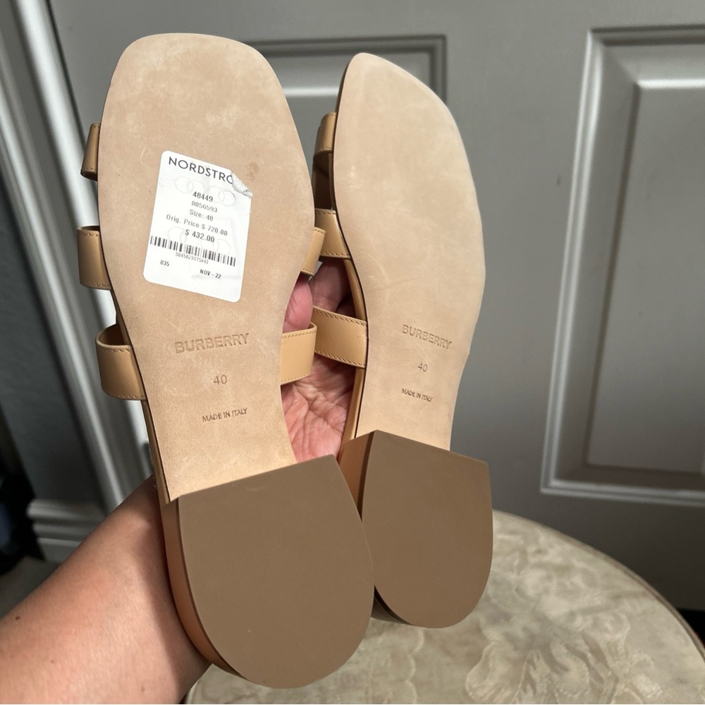 New Burberry women’s Beige leather Lattice Slides Sz 40/10 made in Italy - Picture 11 of 16